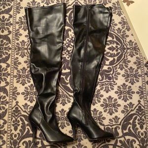 Thigh high gently used amazing boots (seduce)